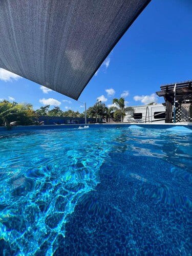 Cozy Glamper1A ! Serca de hermosas playas, piscina privada, pet friendly!