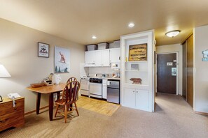 Mikrowelle, Ofen, Herdplatte, Geschirrspüler