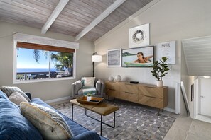 Smart TV, DVD player, books - Halekii Sunset – Sweeping 180° Ocean Views | Newly Renovated Tropical Retreat (Kealakekua)
