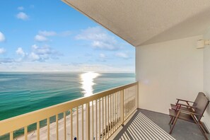 Property grounds - Enchanting Gulf-front condo with pool, tennis, hot tub, sauna, & awesome views (Destin)