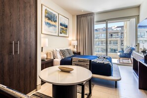 Bügeleisen/Bügelbrett, Internetzugang, Bettwäsche