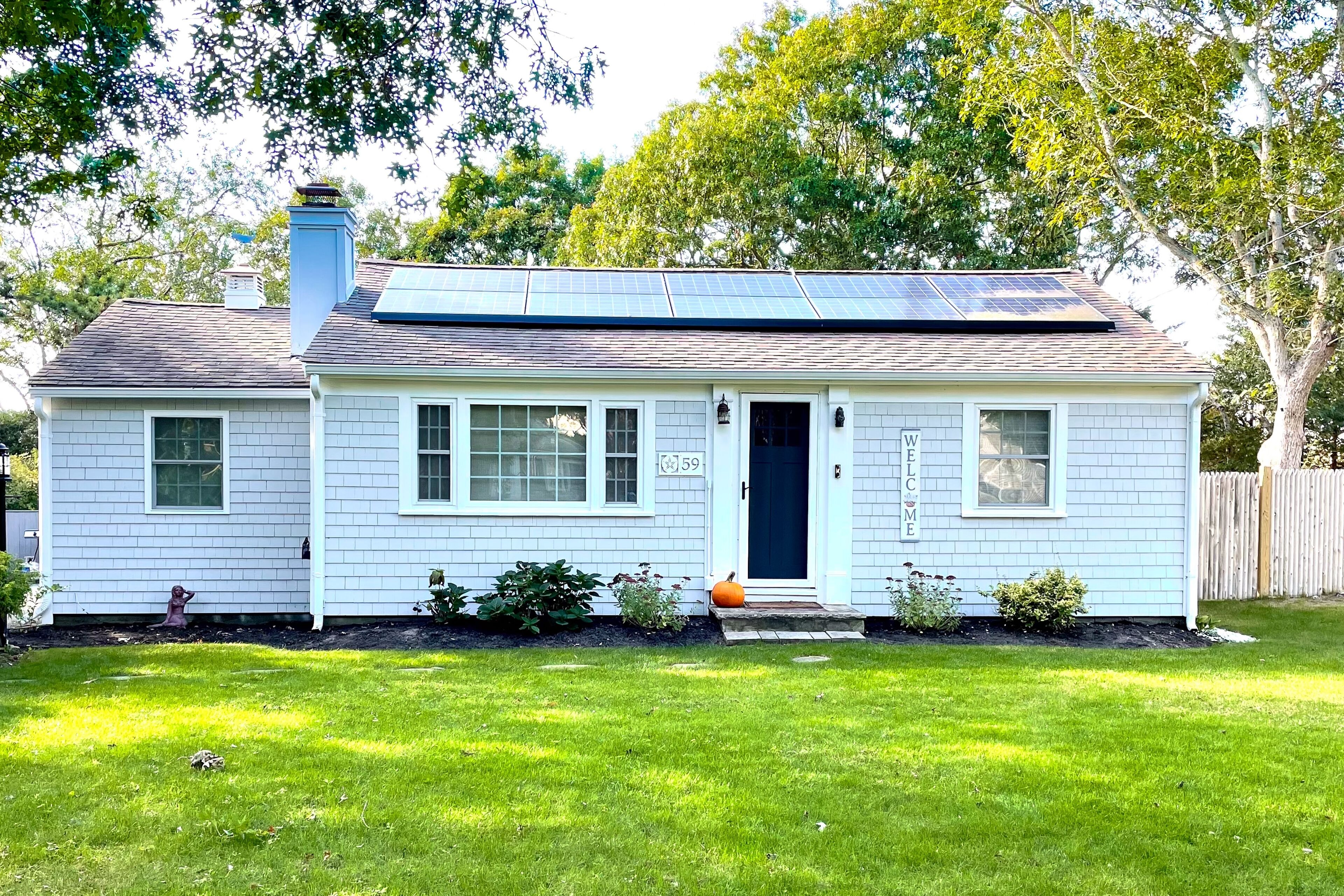 Dog-friendly home with great backyard, firepit & patio - walk to 3 beaches