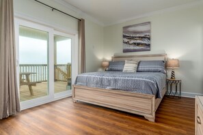 5 عدّة غرف نوم وخدمة الإنترنت وملاءات أسرّة