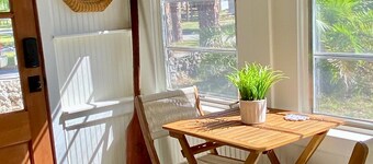 Charming 1940s Cottage: Kayaking, Fishing & Birdwatching on the Nature Coast