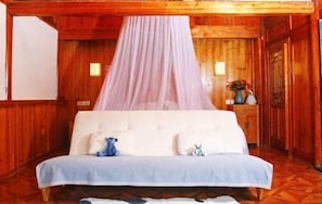 A wooden room with a bed, a nightstand, and a wall-mounted lamp. - Xijiang Yuetang Homestay (Observation Deck) (Leishan)