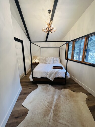 Beautiful Wrightwood Chalet
