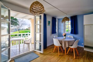 Dining - Côté Ouest - Appt avec piscine partagée (Benodet)