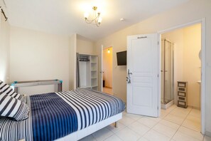 3 bedrooms, iron/ironing board, free WiFi, bed sheets