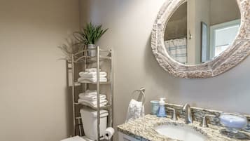 Douche, serviettes fournies