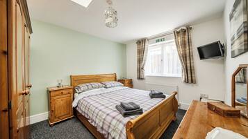 1 bedroom, iron/ironing board, free WiFi, bed sheets