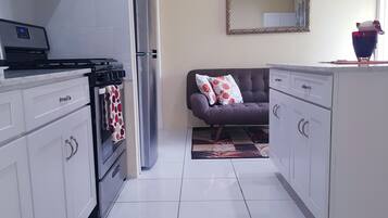 Frigorífic, microones, forn i placa de cuina