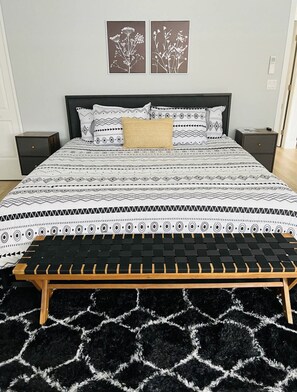 3 bedrooms, desk, iron/ironing board, free WiFi