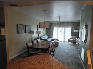 Télévision, livres, vidéothèque