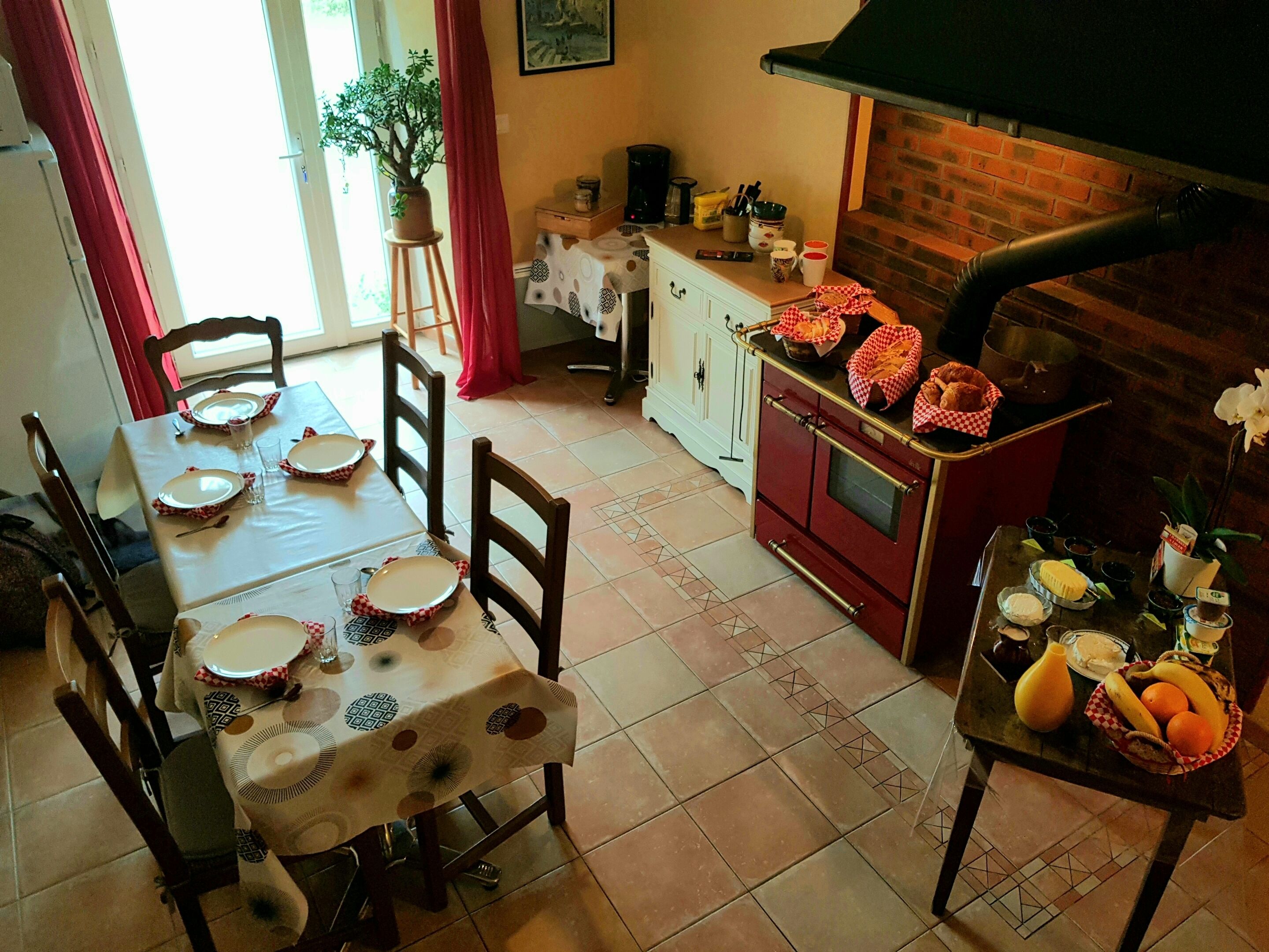 Petit déjeuner continental servi tous les jours en supplément