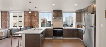 ADA Luxury Apartment with King Bed! J&K on Main