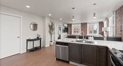ADA Luxury Apartment with King Bed!