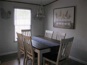 Dining - The Guest House at Woody Farms -  Longer Stays, Professionals & Little League (Lexington)