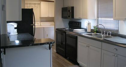 The Guest House at Woody Farms - Longer Stays, Professionals & Little League