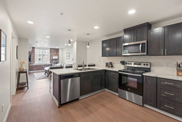 Fridge, microwave, oven, stovetop
