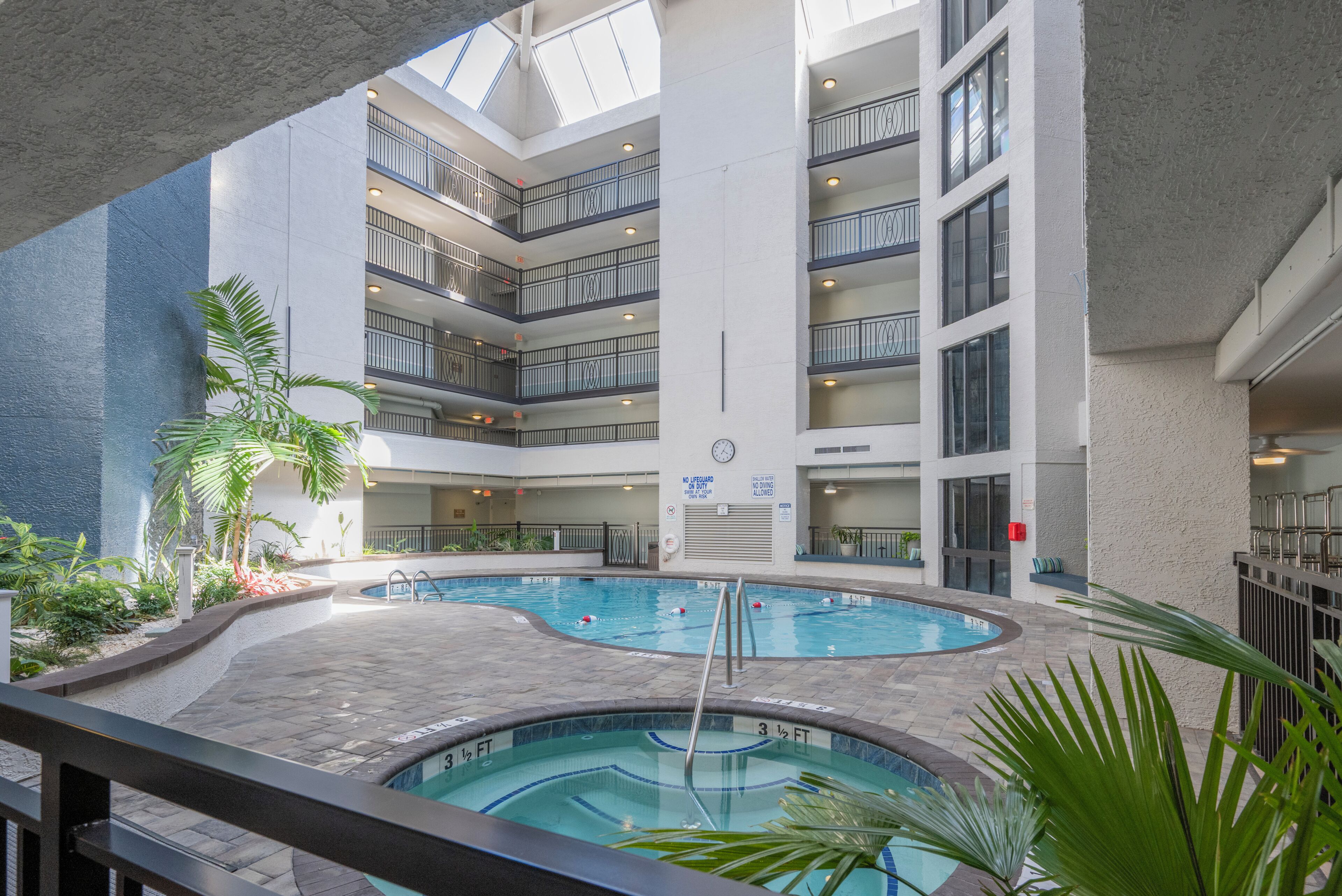 Piscine couverte, piscine extérieure