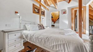 2 chambres, fer et planche à repasser, Wi-Fi, draps fournis