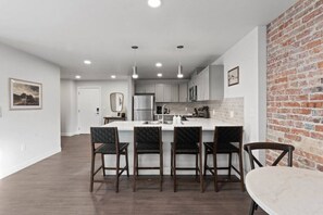 雪櫃、微波爐、焗爐、爐具