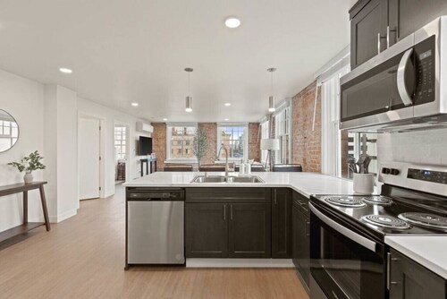 Spacious Apartment with King Beds!  J&K on Main