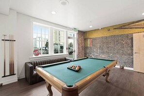 Games room - Spacious Apartment with King Beds!  J&K on Main (Spokane)