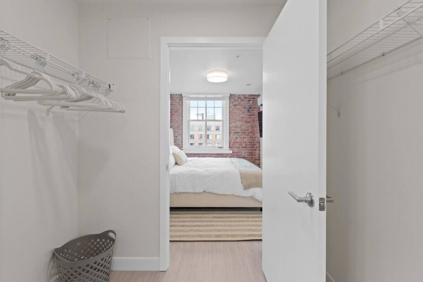 1 dormitorio, tabla de planchar con plancha, wifi y ropa de cama