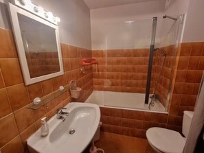 Hair dryer, towels - Studio of 30m² with nice view on the sea (Six-Fours-les-Plages)