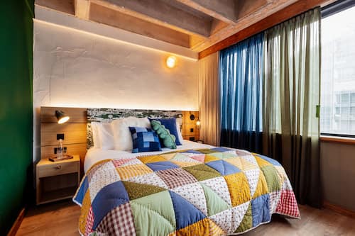 Premium bedding, in-room safe, individually decorated