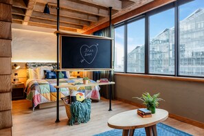 Roba de llit d'alta qualitat i caixa forta a l'habitació 