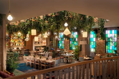 Breakfast, lunch and dinner served