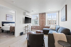 TV - Roav Stays -  J & K on Main Luxury Apartment 405 (Spokane)