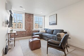 TV - Roav Stays -  J & K on Main Luxury Apartment 405 (Spokane)