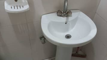 Standard Double Room | Bathroom | Shower, designer toiletries, towels, soap