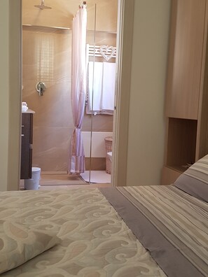 2 bedrooms, desk, iron/ironing board, travel crib