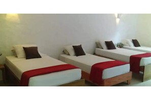 4 室のベッドルーム、旅行用ベビーベッド、WiFi (無料)、ベッドシーツ