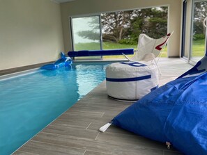 Indoor pool, a heated pool - Villa Ty-neiz Piscine-interieure-50 Mde la Mer 6 Pers (Kerlouan)