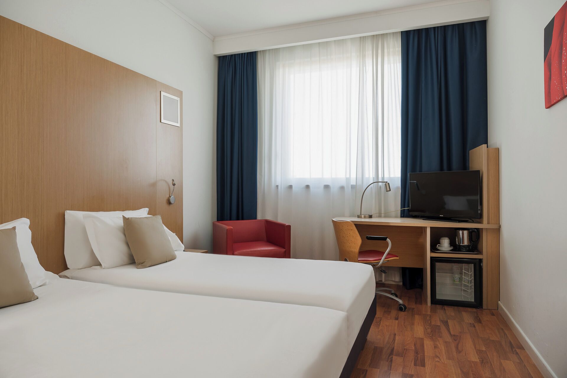 Edredons de pluma, cofres nos quartos, quartos à prova de som