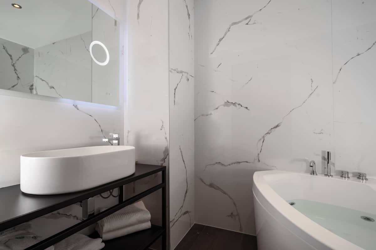 Suite Smart | Kamar mandi | Pengering rambut, kloset, handuk, dan sabun