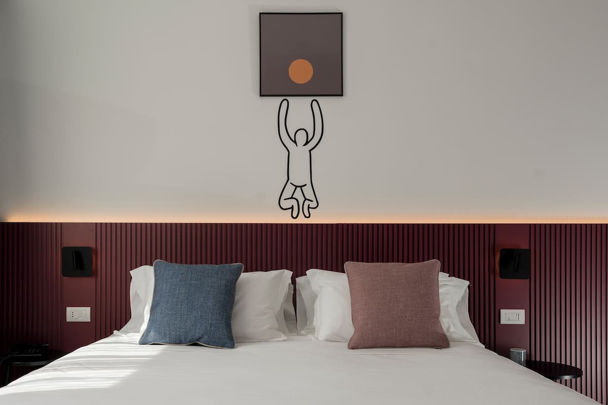 1 kamar tidur, selimut bulu angsa, brankas, dan kedap suara