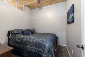 2 bedrooms, iron/ironing board, bed sheets