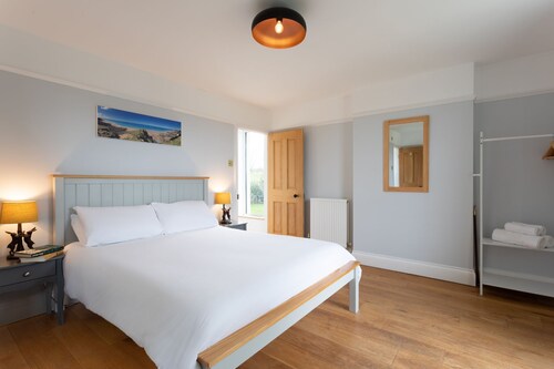 Millook View Farmhouse - Luxury Cottages