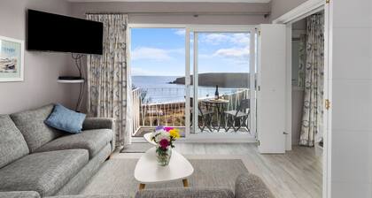 Freshwater Bay - Sea View Apartment