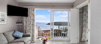 Freshwater Bay - Sea View Apartment