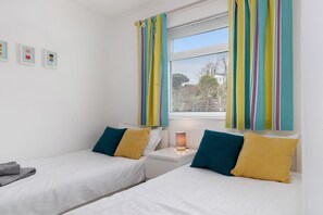 2 bedrooms, iron/ironing board, travel cot, free WiFi