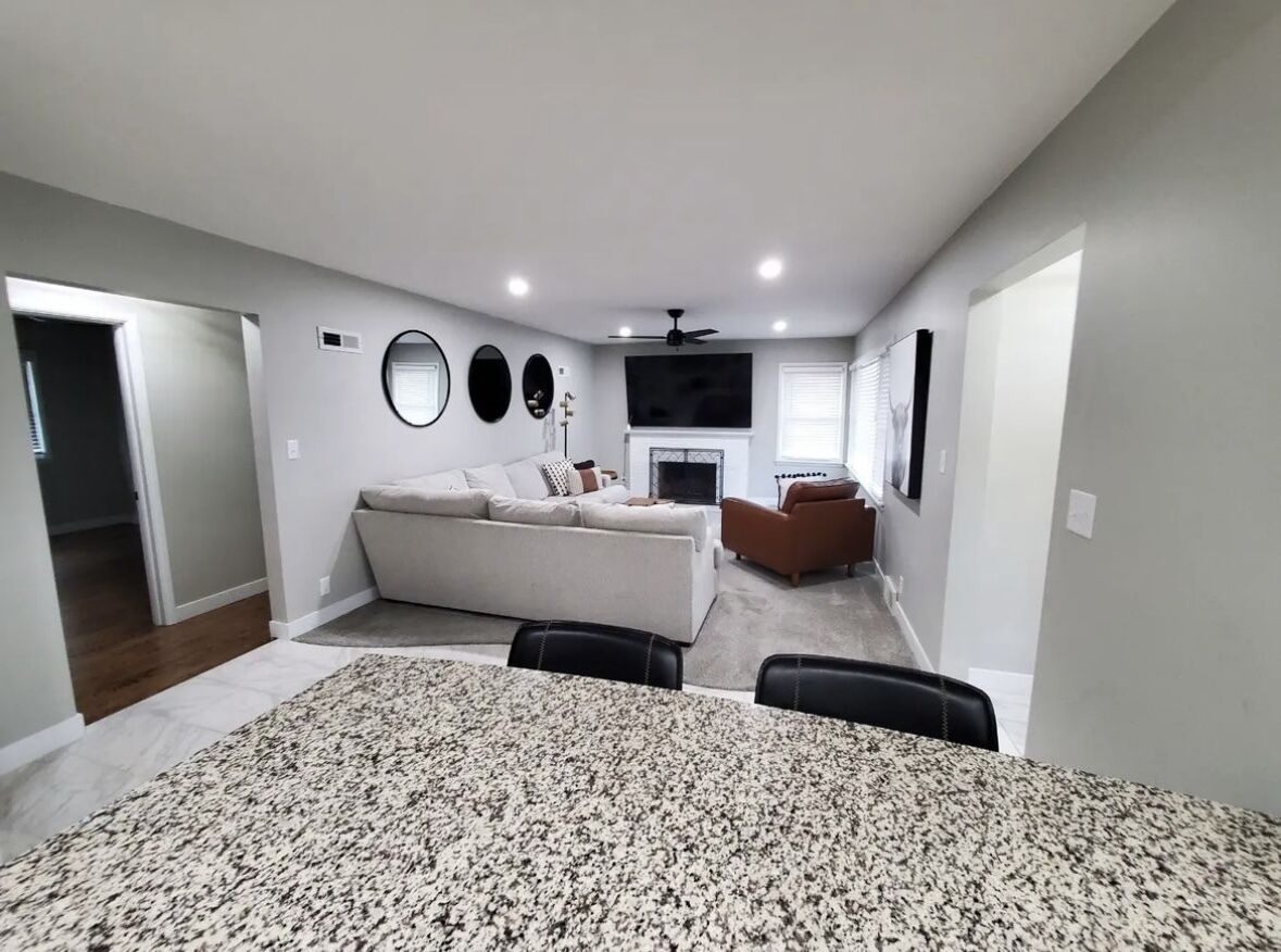 TV, fireplace
