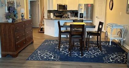 Luxury golf course condominium, 5 min from the beach