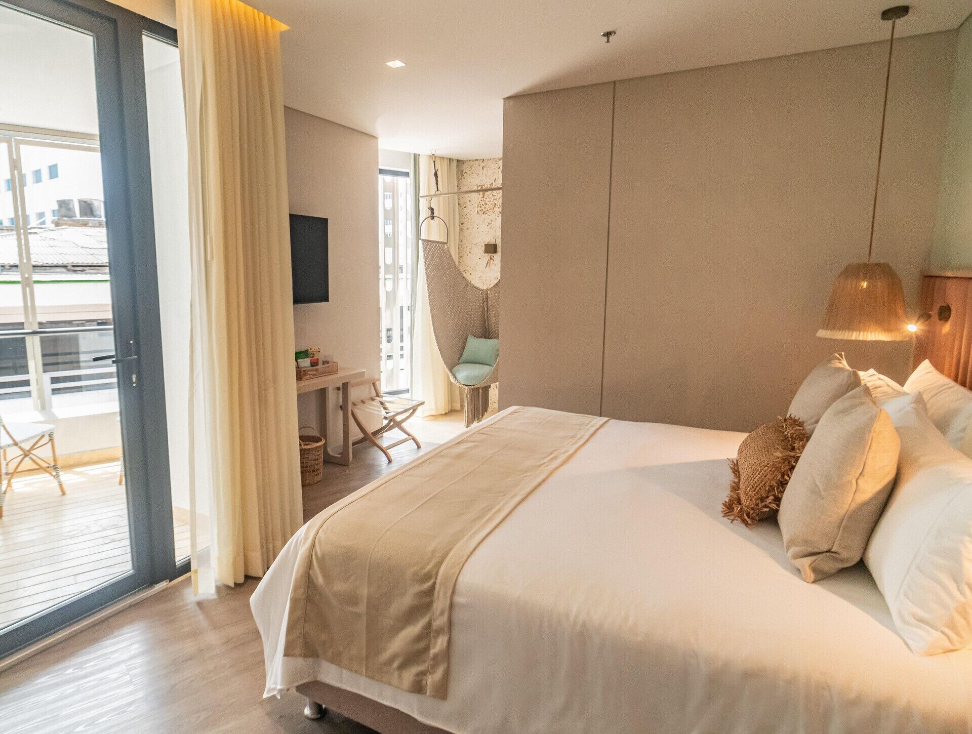 Hypo-allergenic bedding, minibar, in-room safe, desk